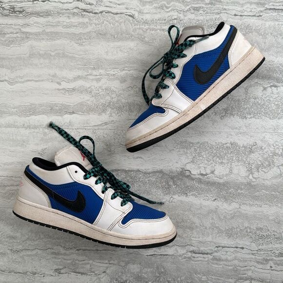 NIKE AIR JORDAN 1 Low SE White Hyper Royal Boys Sneakers - Picture 2 of 15